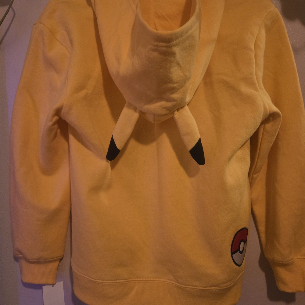Pokemon Pikachu Hoodie Anaheim Yellow, Size Large Fits Medium - Picture 3 of 4